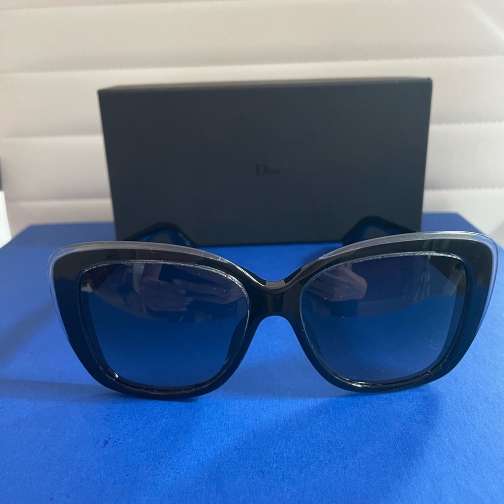Dior Sunglasses with box - Picture 5 of 10